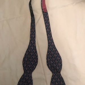 Vineyard Vines patriotic bow tie
